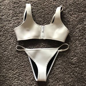 HOAKA NIKKI WHITE SET.